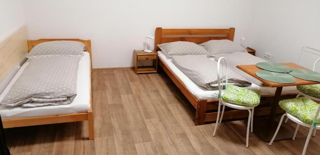 Booking Tržní room 2